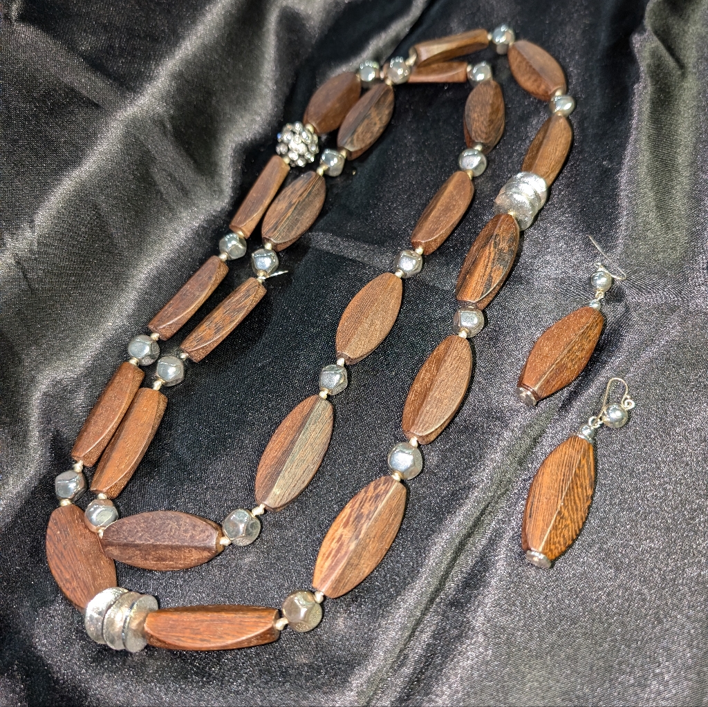 Vintage Wood And Silver Necklace And Bracelets Set 35$